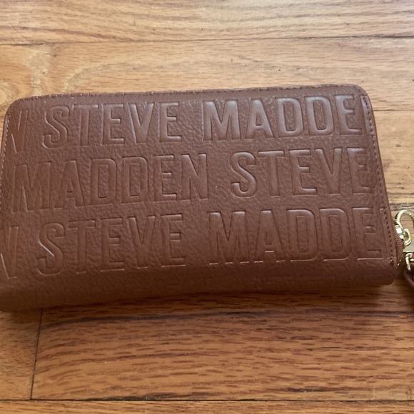NWOT Steve Madden Logo Large Wallet Clutch - Picture 7 of 9